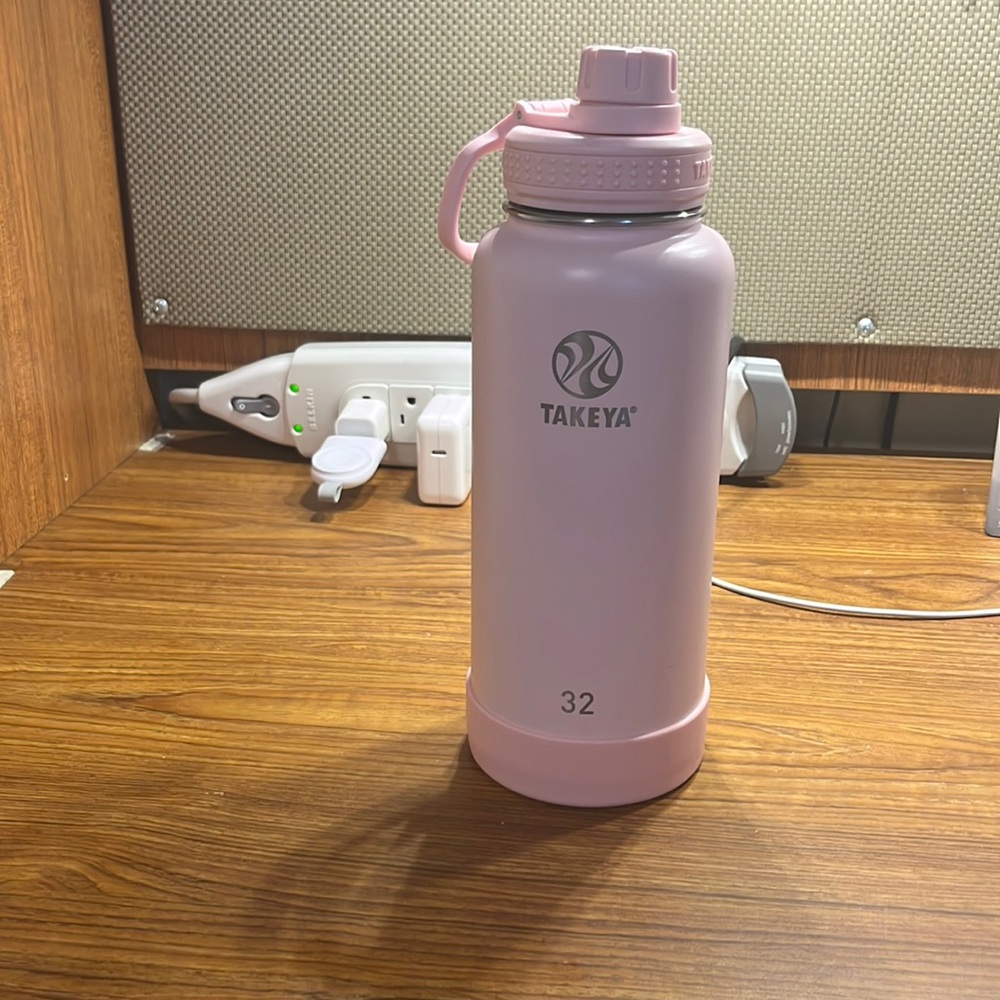 TAKEYA ACTIVES INSULATED WATER BOTTLE WITH SPOUT LID 32OZ
